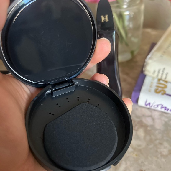 bare Minerals BAREPRO 16HR Skin-Perfecting Powder Foundation - Picture 8 of 9